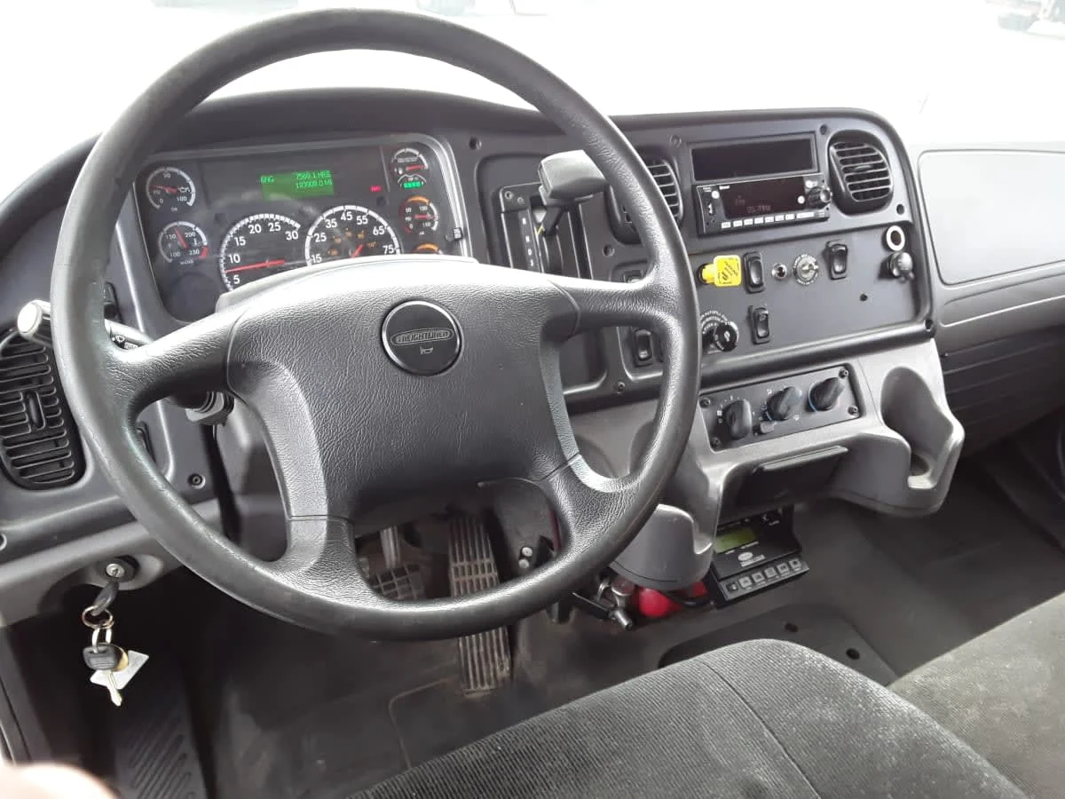 2016 Freightliner M2 106 in Pittsburgh, PA — photo 12