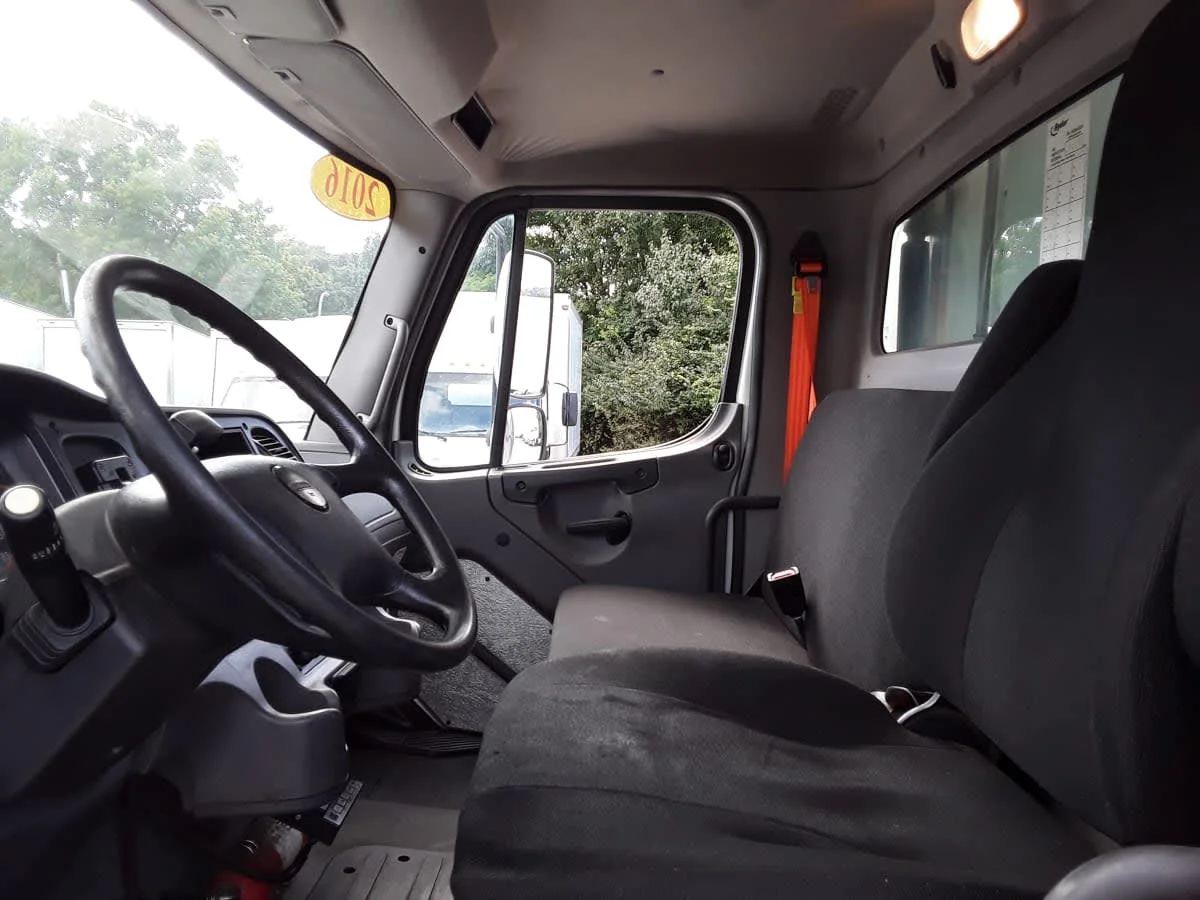 2016 Freightliner M2 106 in Pittsburgh, PA — photo 8