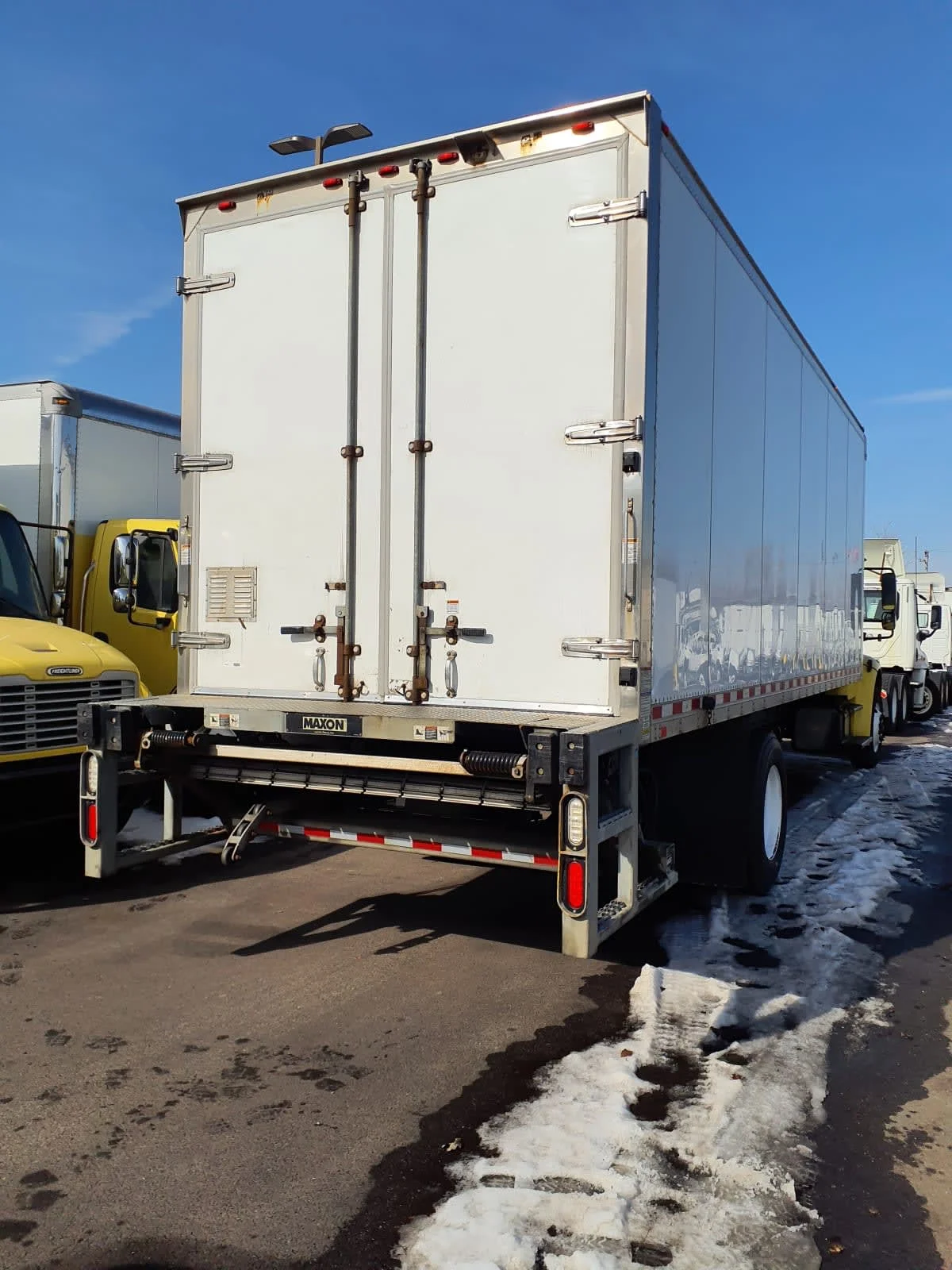 2016 Freightliner M2 106 - image 4