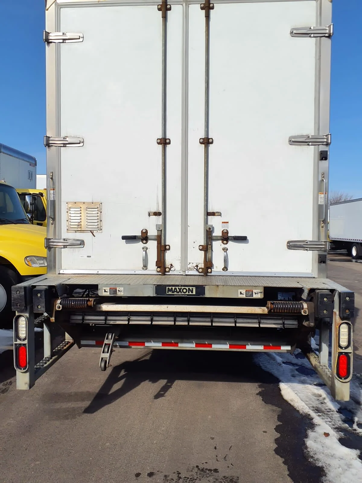 2016 Freightliner M2 106 - image 5