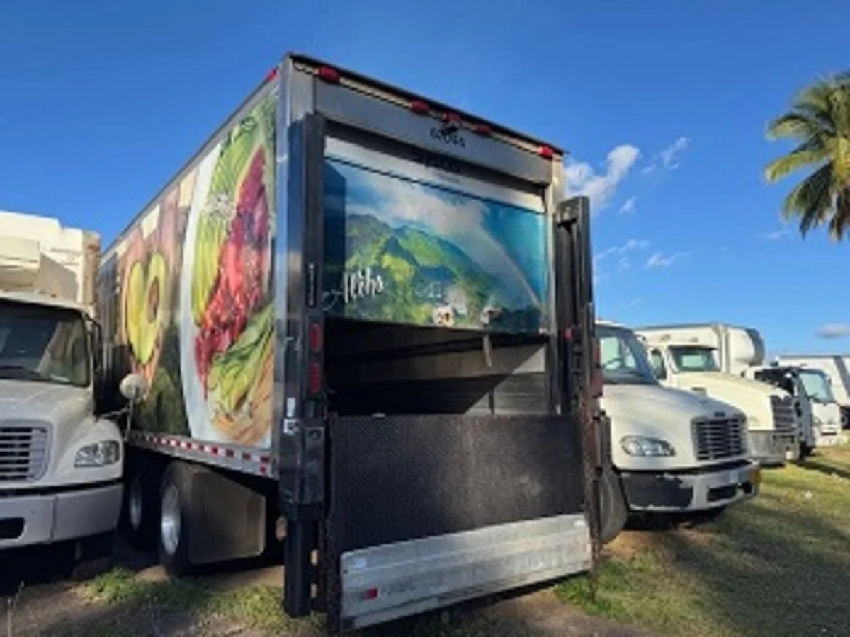 2017 Freightliner M2 106 in Kapolei, HI — photo 9