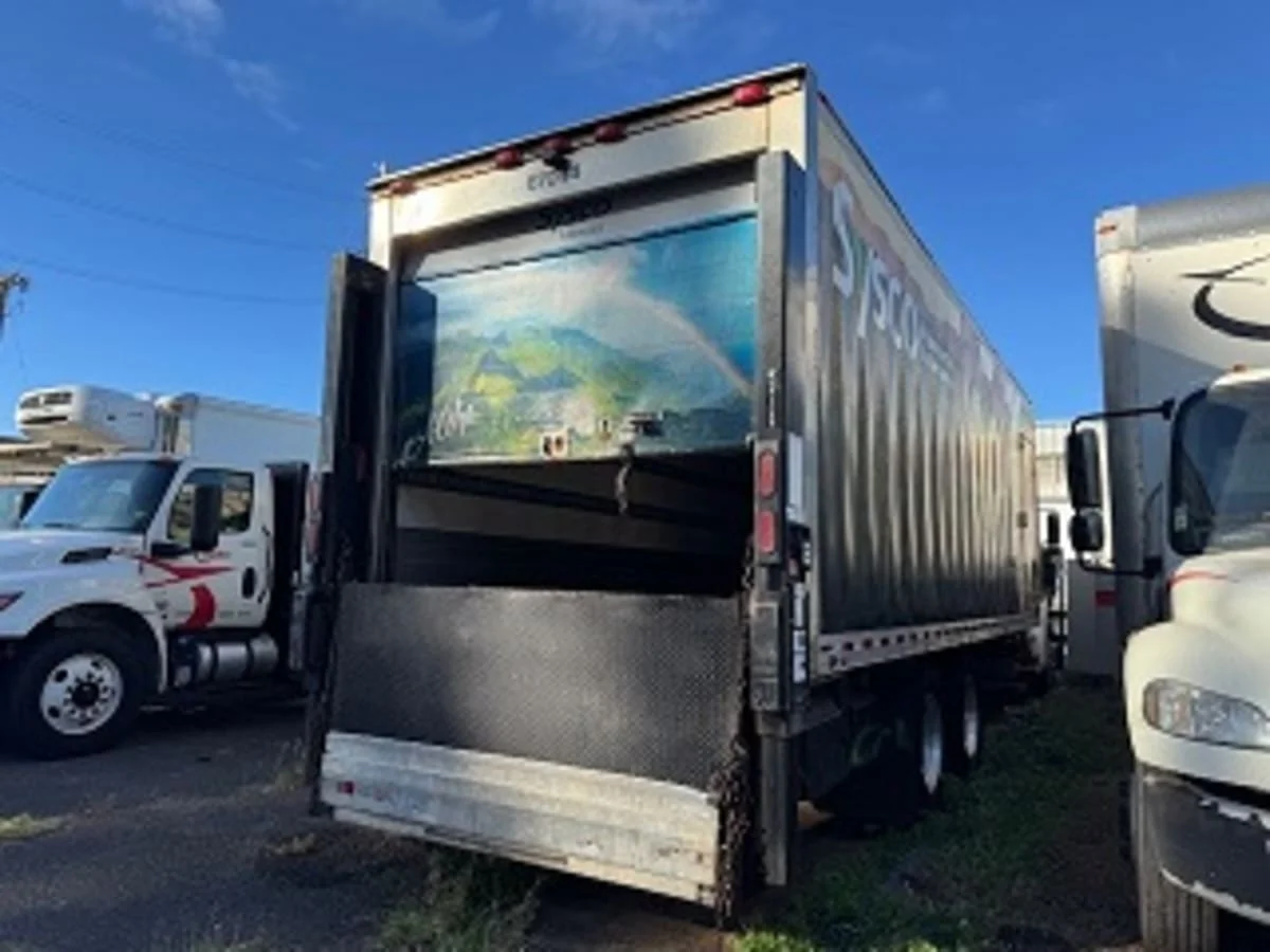 2017 Freightliner M2 106 in Kapolei, HI — photo 5