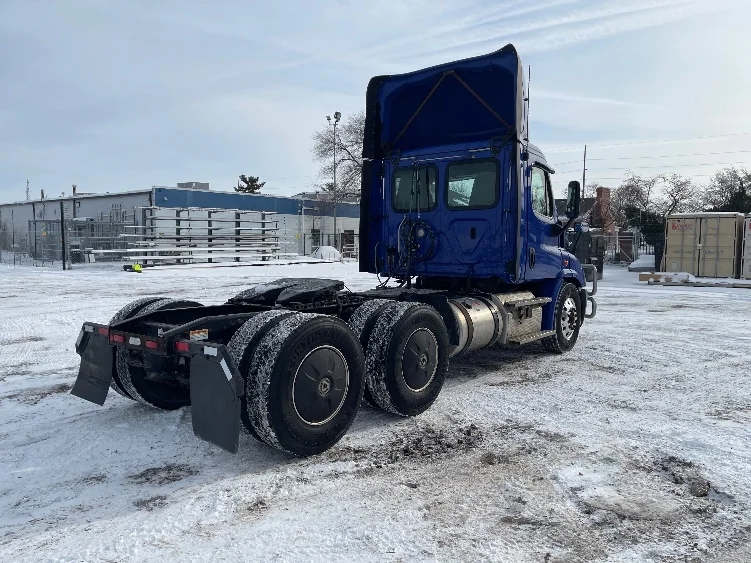2020 Freightliner Cascadia - image 7