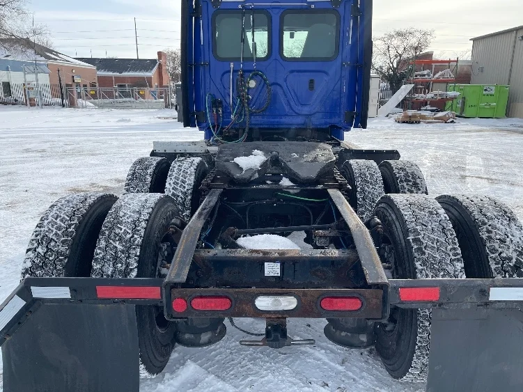 2020 Freightliner Cascadia - image 6
