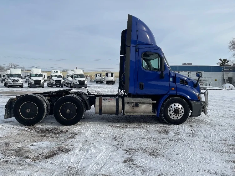 2020 Freightliner Cascadia - image 8