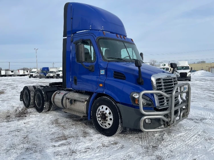 2020 Freightliner Cascadia in Elkhart, IN