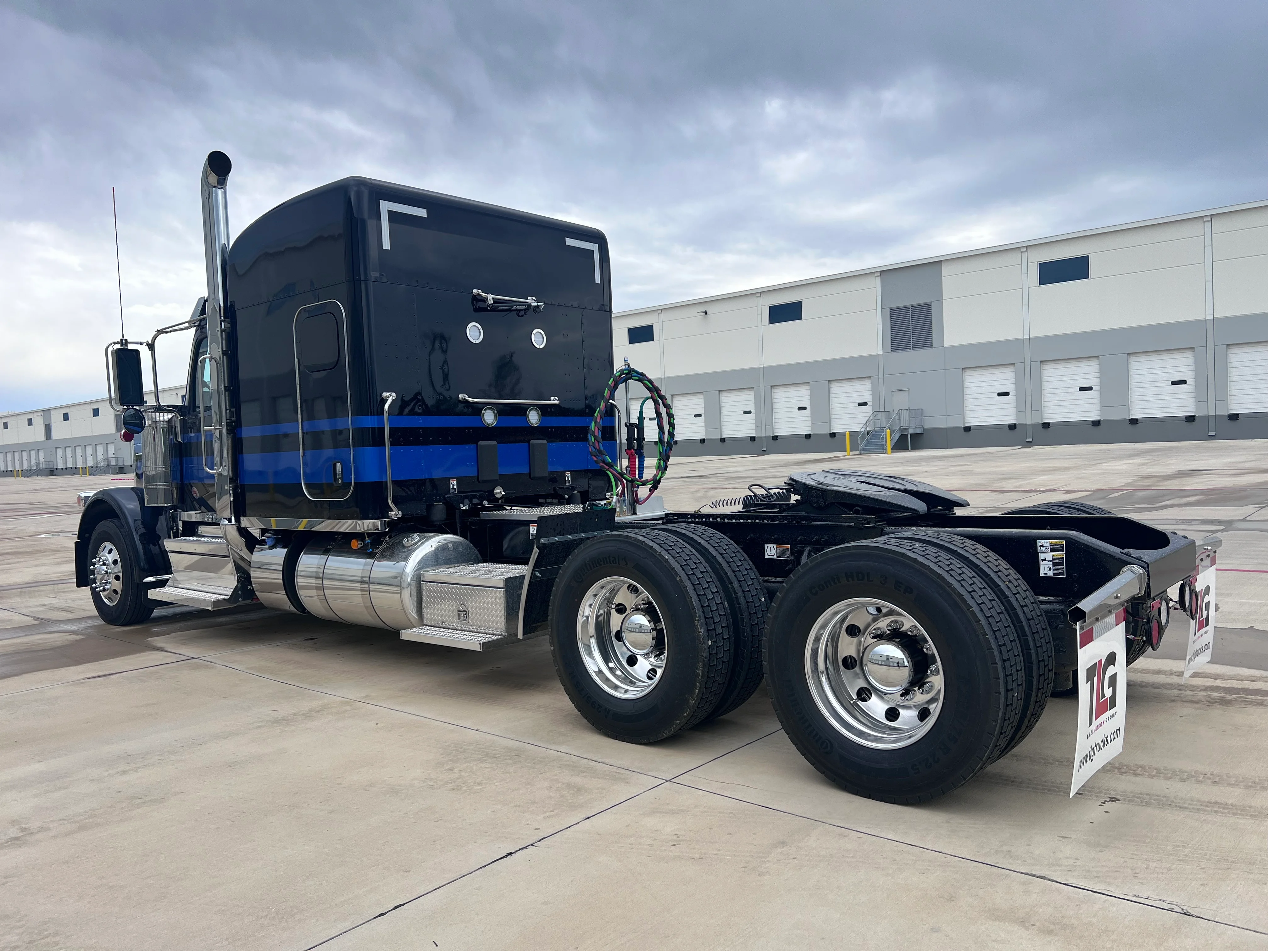 2027 Peterbilt 589 — photo 3