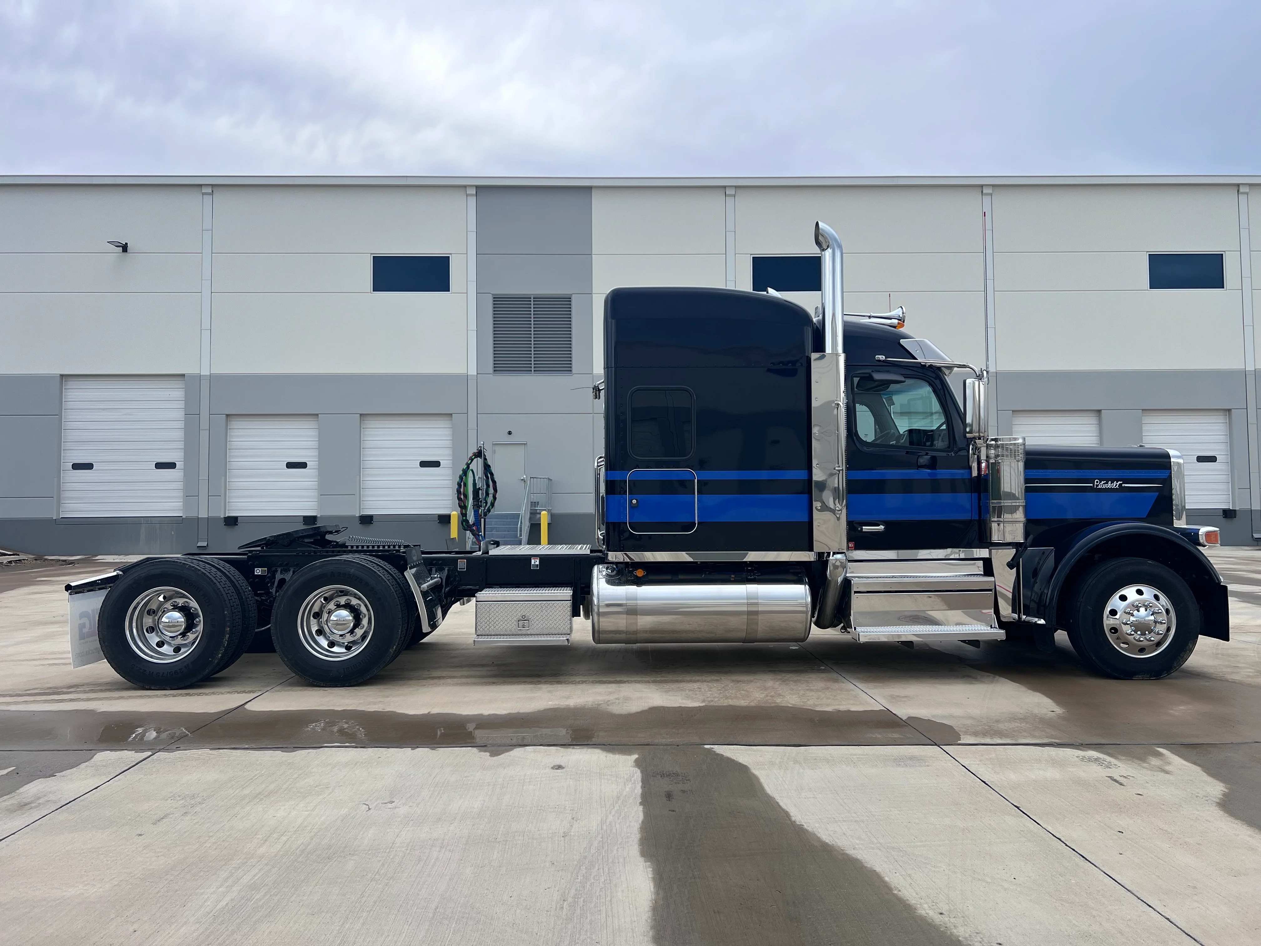 2027 Peterbilt 589 — photo 6