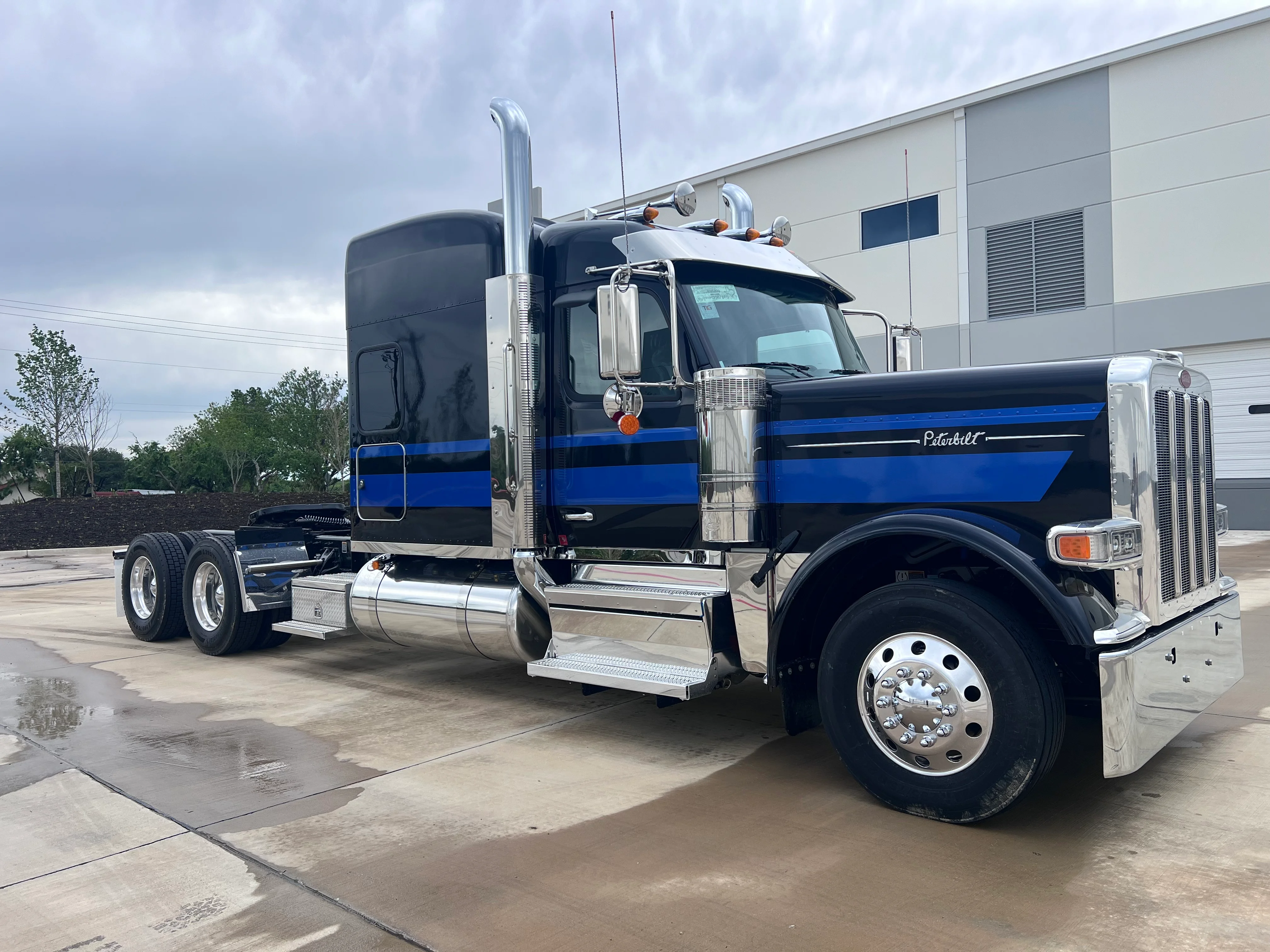 2027 Peterbilt 589 — photo 7