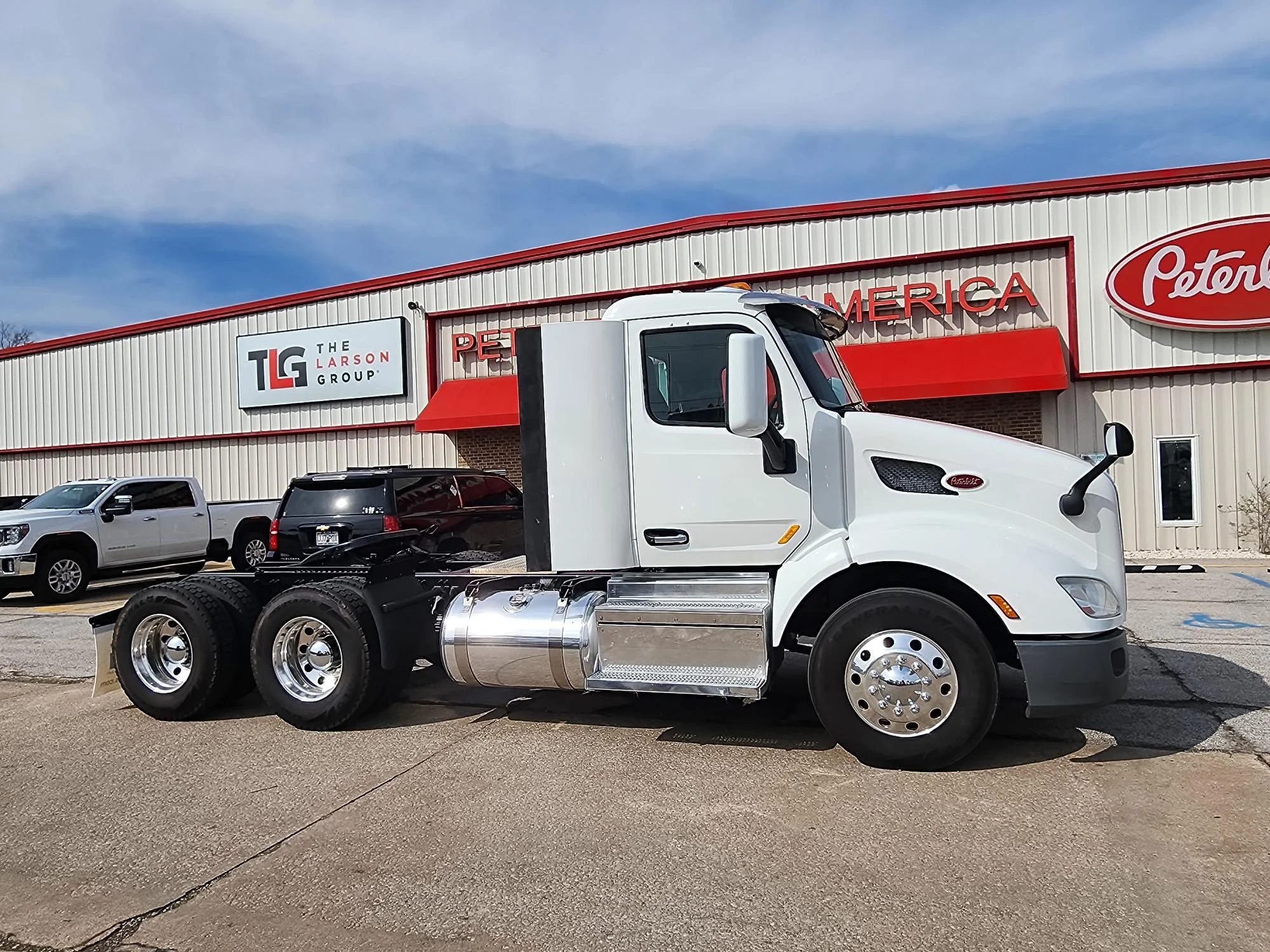 2021 Peterbilt 579 - image 2