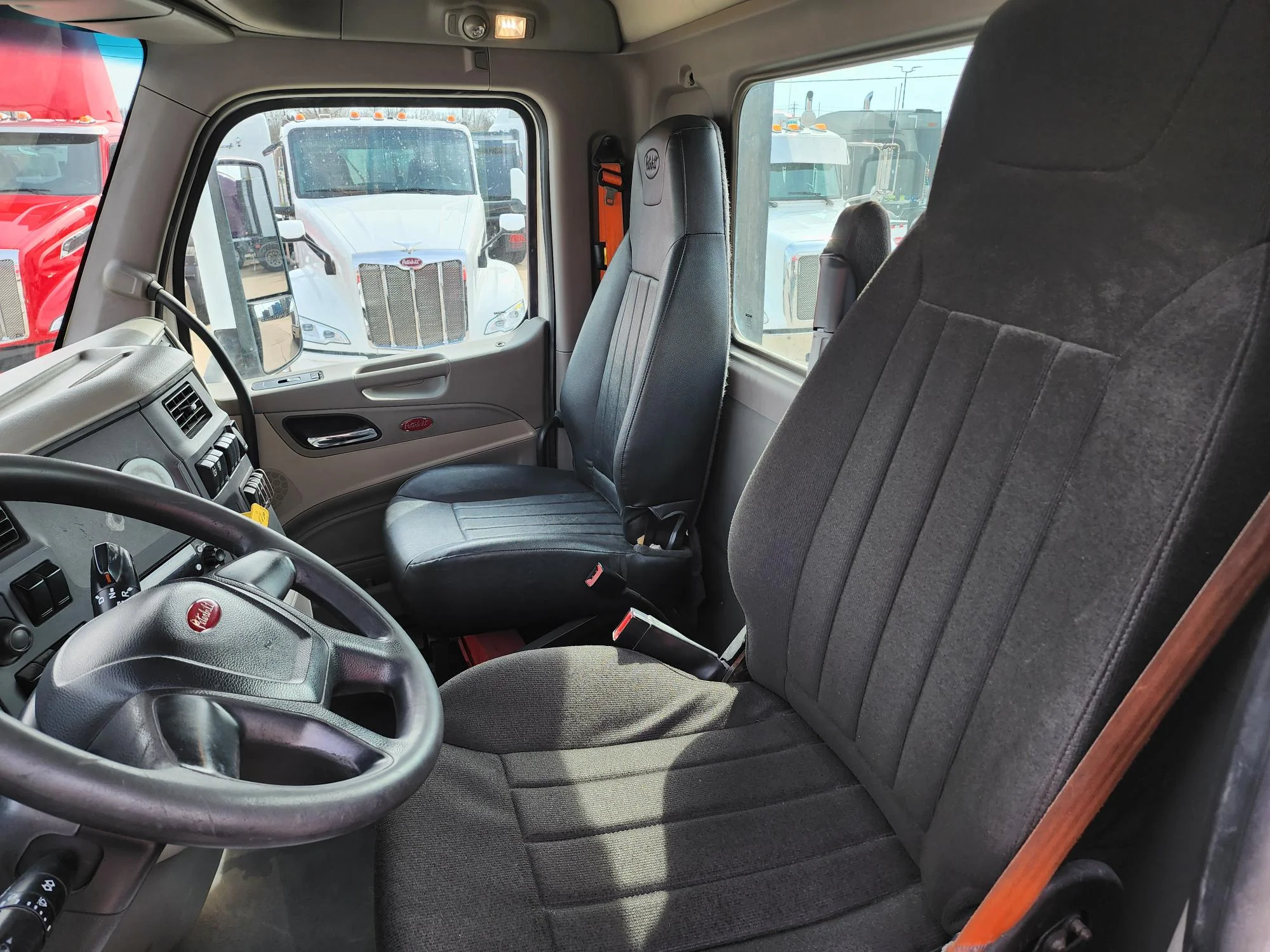 2021 Peterbilt 579 - image 9