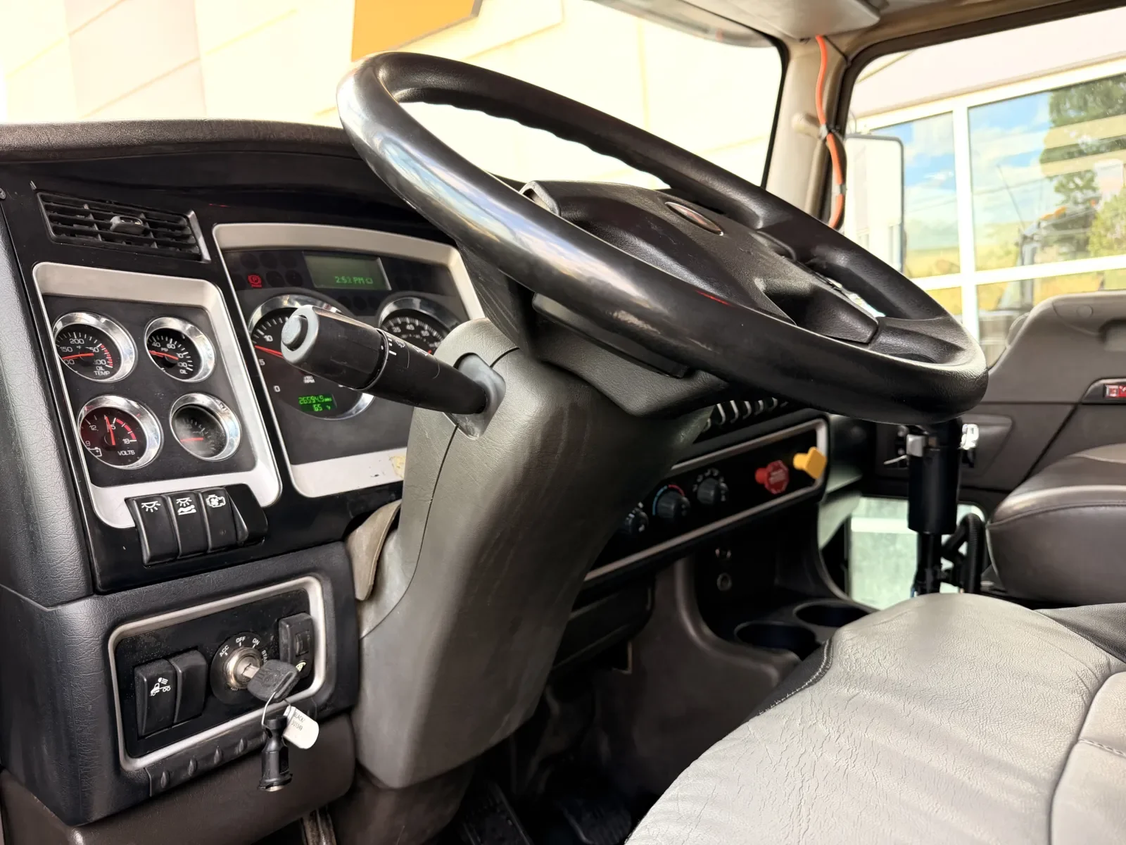2012 Kenworth T800 in Greer, SC — photo 15