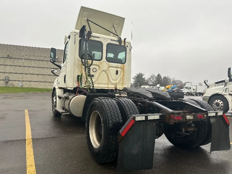 2019 Freightliner Cascadia in Elmira, NY — photo 5