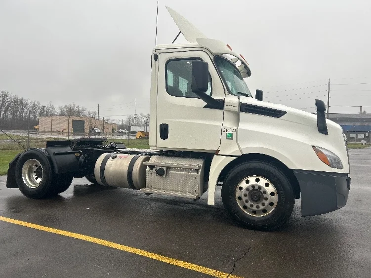 2019 Freightliner Cascadia in Elmira, NY — photo 8