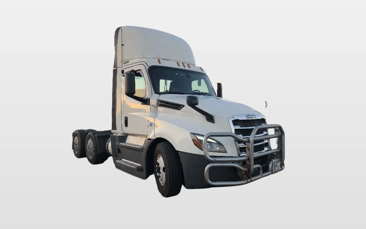 2019 Freightliner Cascadia - image 1