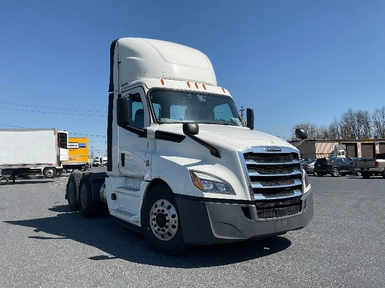 2020 Freightliner Cascadia in Harrisburg, PA