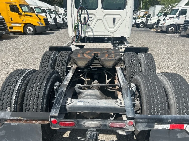 2020 Freightliner Cascadia in Tallahassee, FL — photo 6