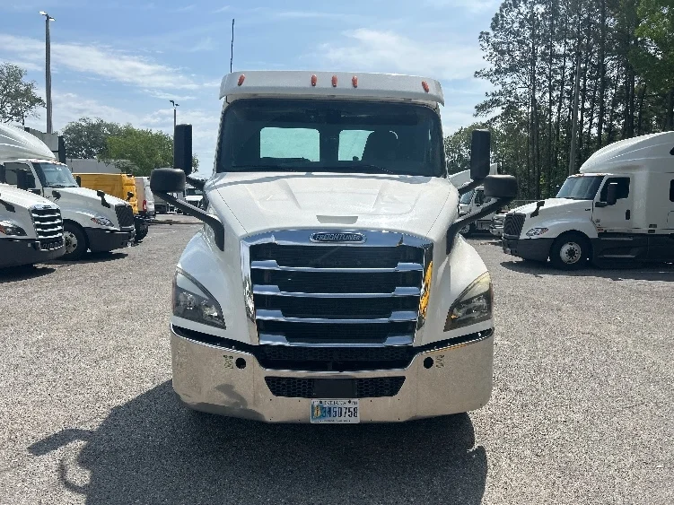 2020 Freightliner Cascadia in Tallahassee, FL — photo 2