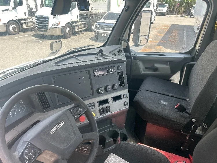 2020 Freightliner Cascadia in Tallahassee, FL — photo 10