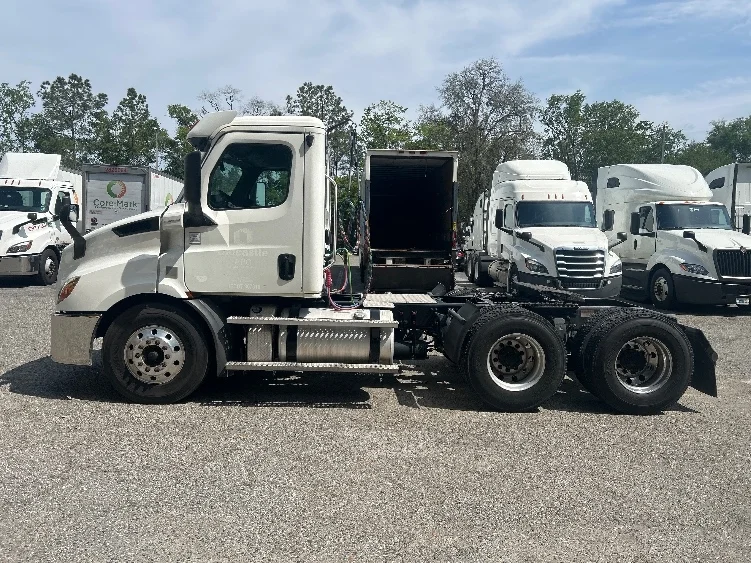 2020 Freightliner Cascadia in Tallahassee, FL — photo 4