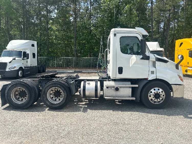 2020 Freightliner Cascadia in Tallahassee, FL — photo 8