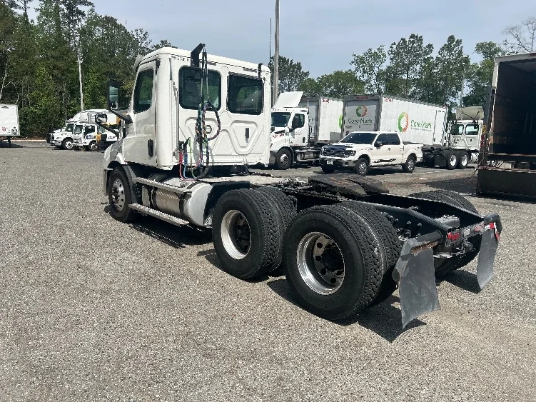 2020 Freightliner Cascadia in Tallahassee, FL — photo 5