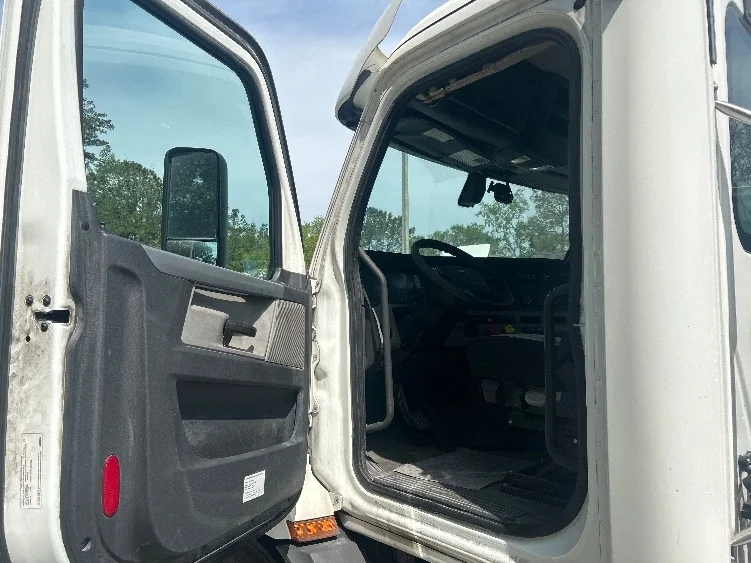 2020 Freightliner Cascadia in Tallahassee, FL — photo 9