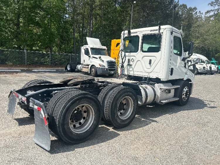 2020 Freightliner Cascadia in Tallahassee, FL — photo 7