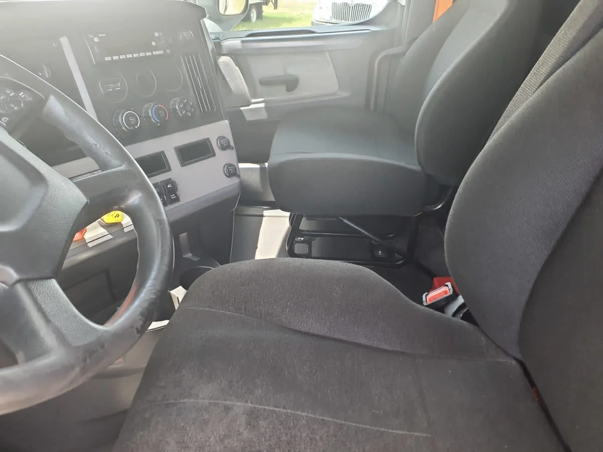 2022 Freightliner Cascadia in Converse, TX — photo 11