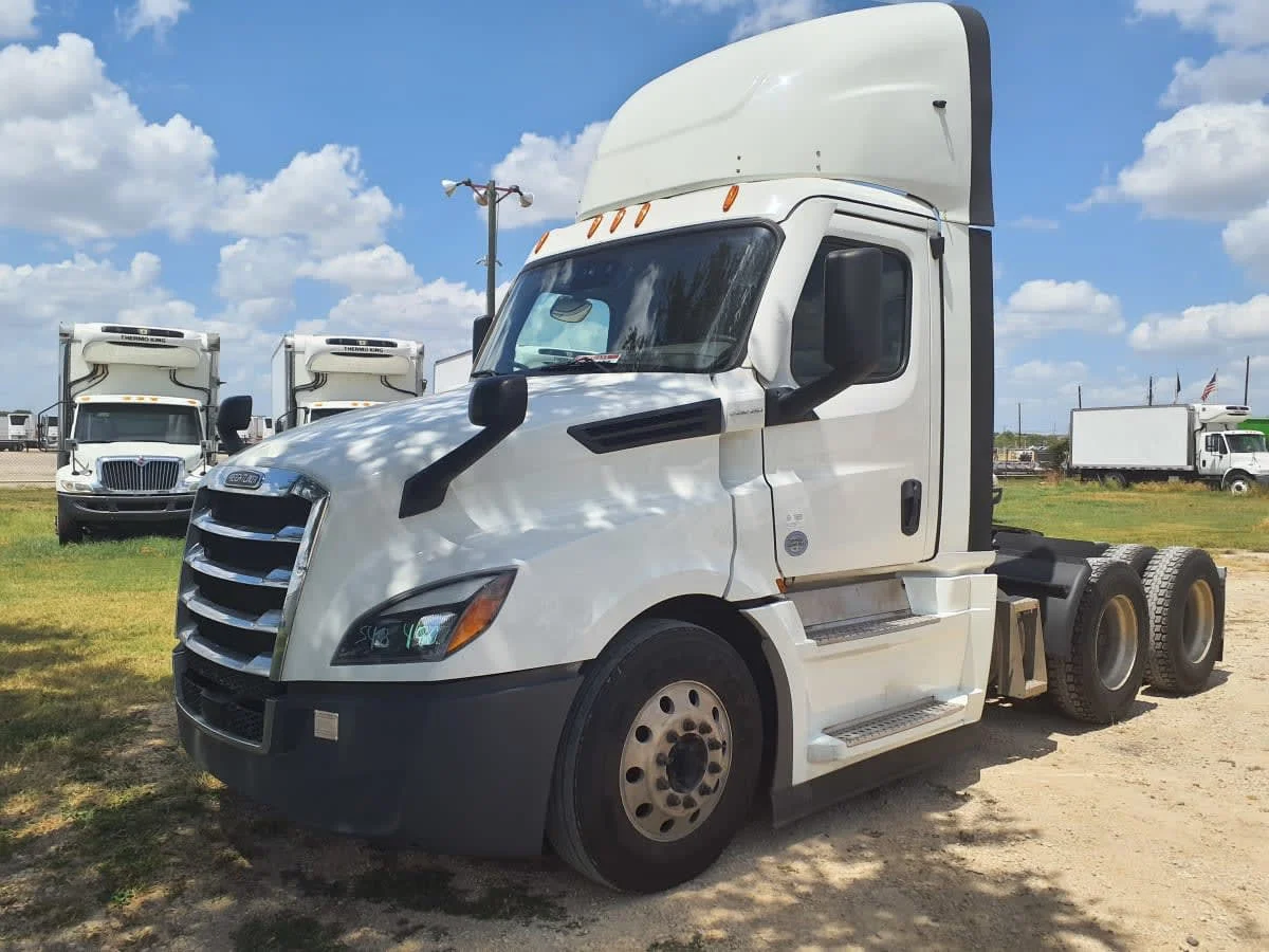 2022 Freightliner Cascadia in Converse, TX — photo 3