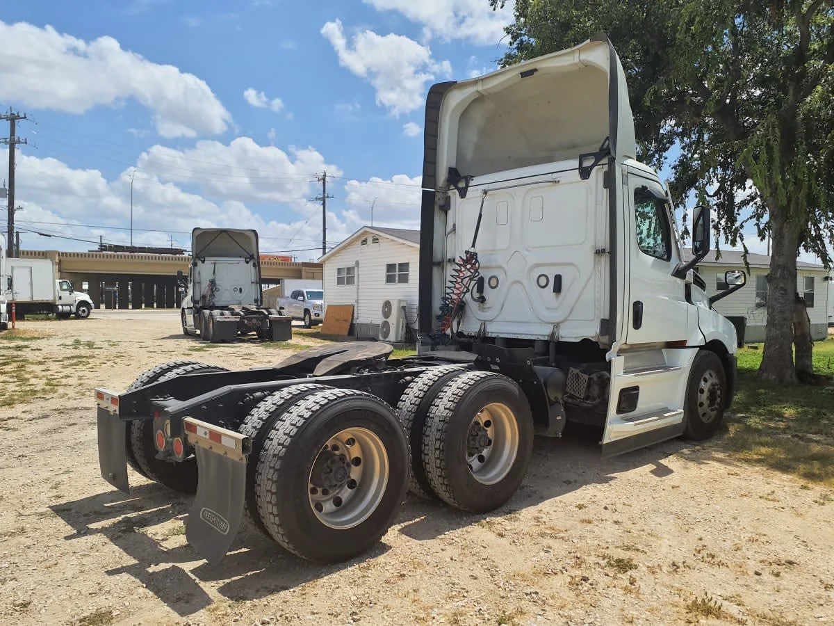 2022 Freightliner Cascadia in Converse, TX — photo 4