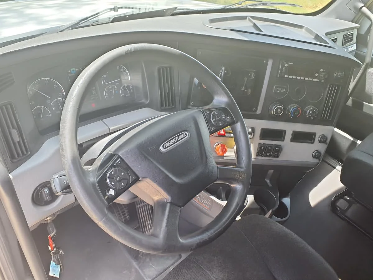 2022 Freightliner Cascadia in Converse, TX — photo 7
