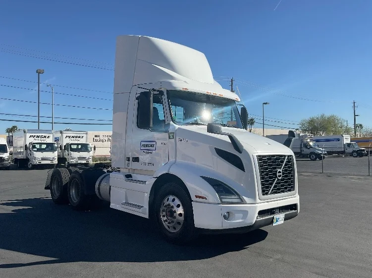 2020 Volvo VNR 640 in Fontana, CA