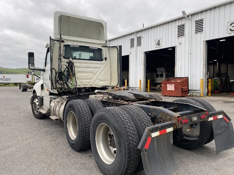 2021 International LT - image 5