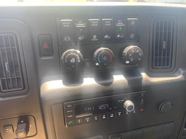 2022 International MV - image 9