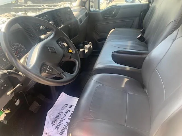 2022 International MV - image 6