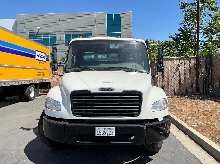 2021 Freightliner eM2 in Torrance, CA — photo 2