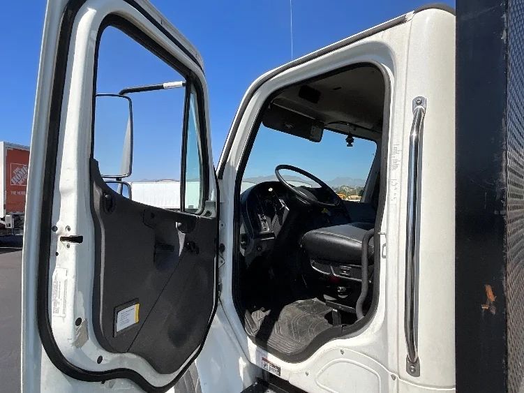 2021 Freightliner eM2 in Torrance, CA — photo 10