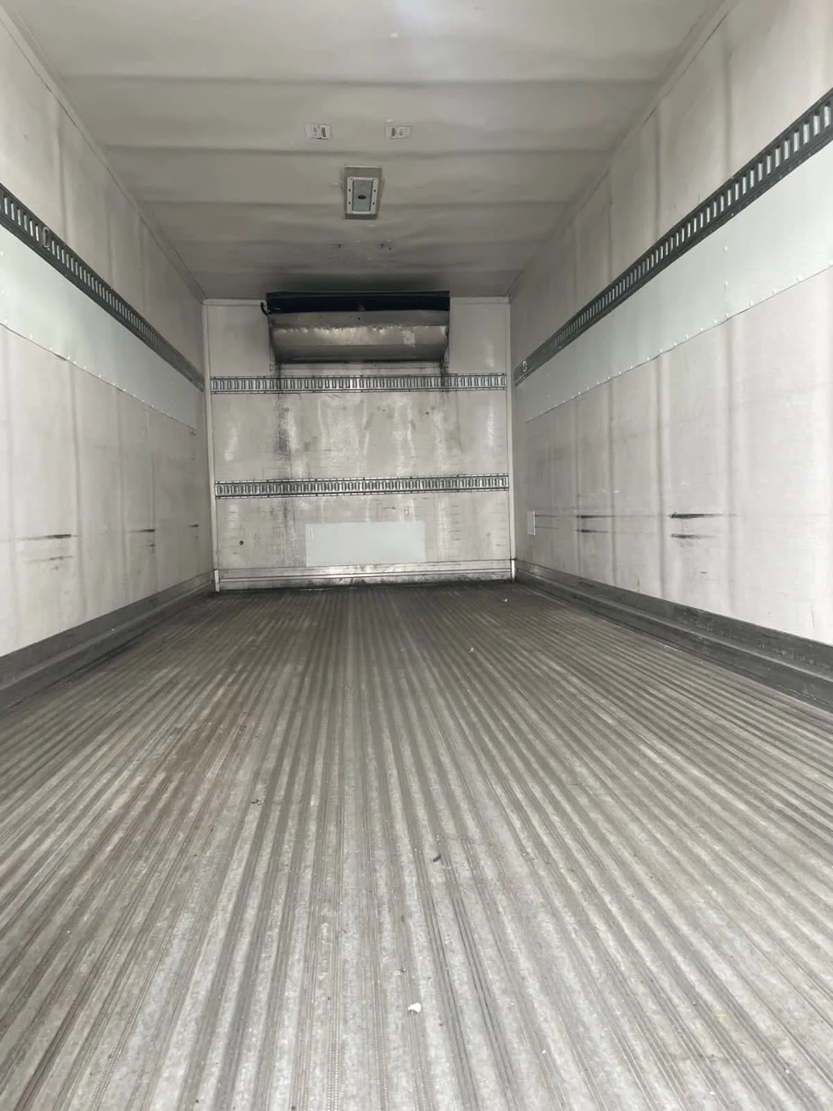 2019 Isuzu NQR in Farmingdale, NY — photo 9