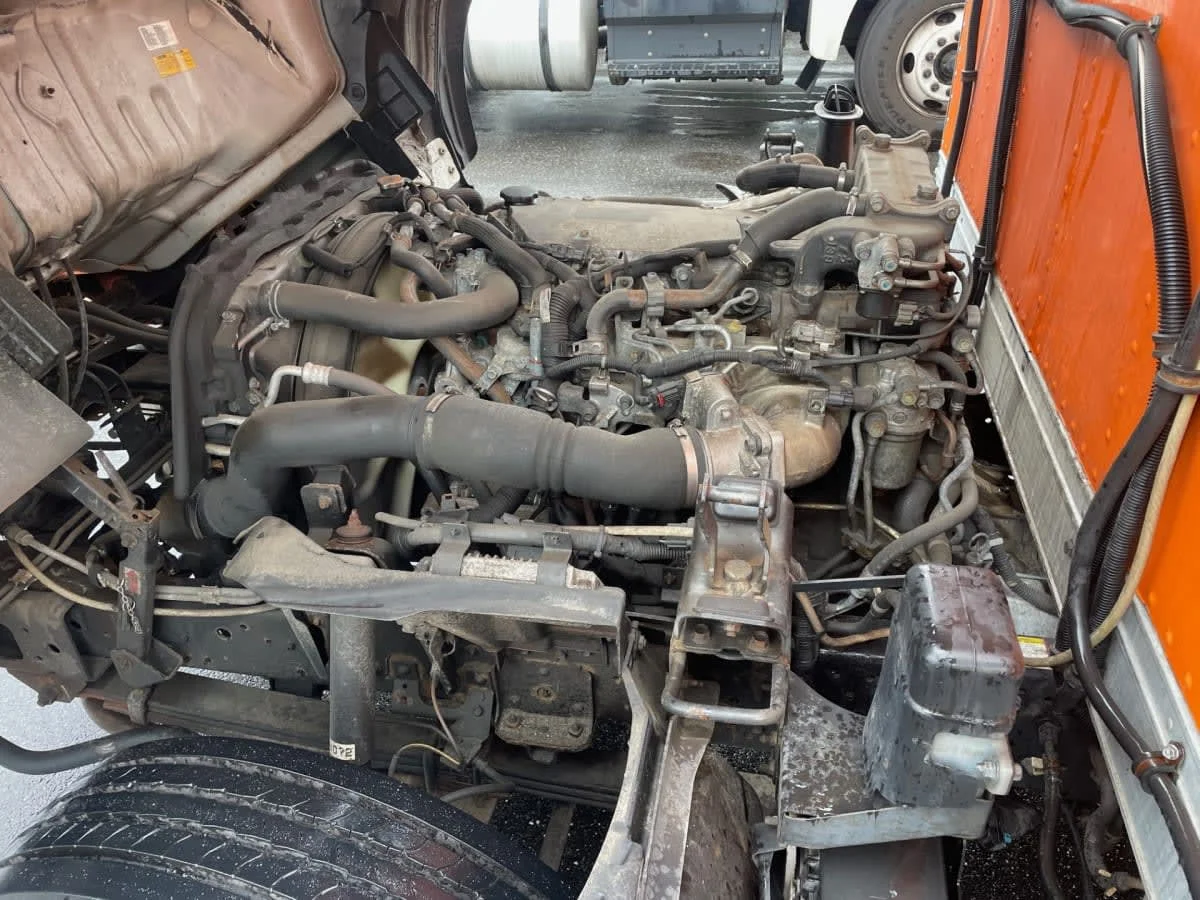 2019 Isuzu NQR in Farmingdale, NY — photo 10