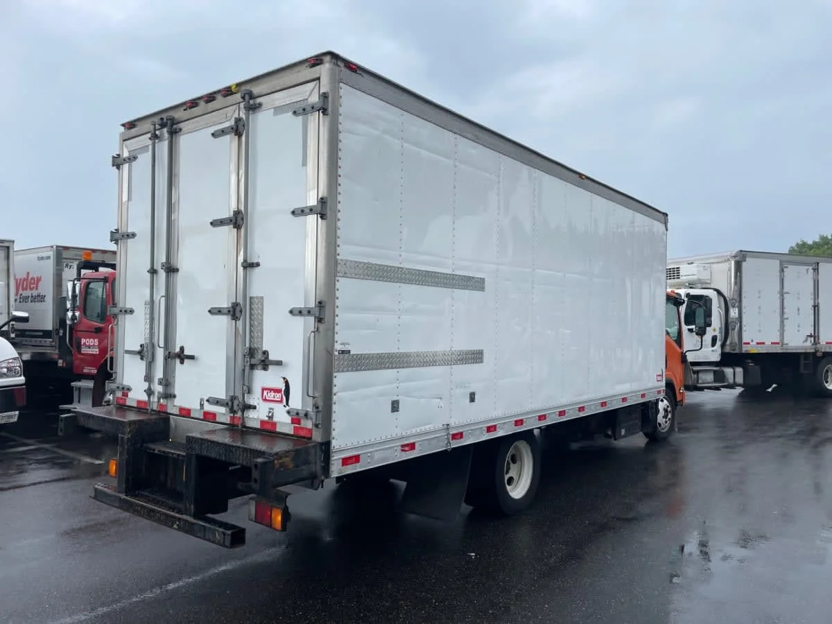 2019 Isuzu NQR in Farmingdale, NY — photo 4