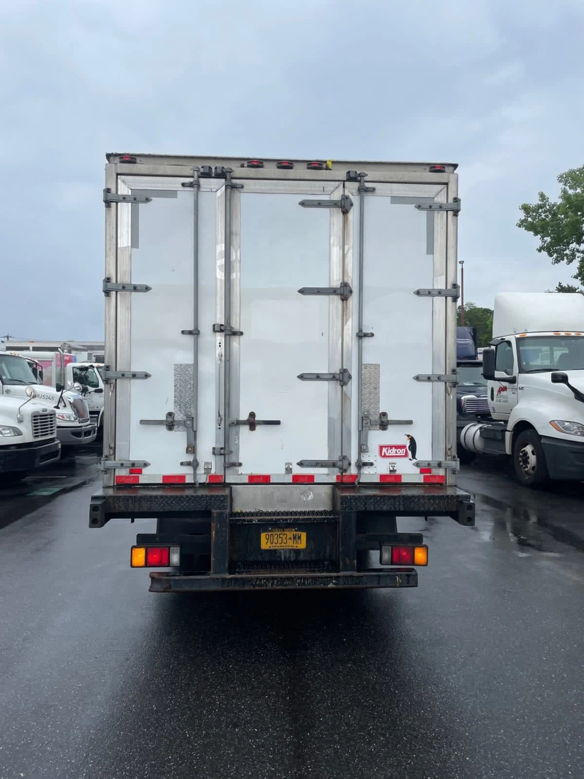 2019 Isuzu NQR in Farmingdale, NY — photo 5
