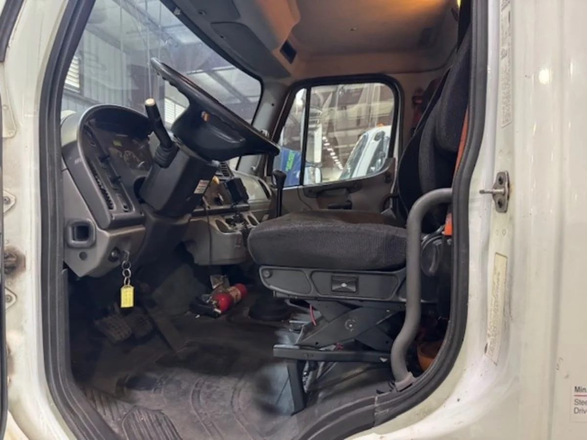 2015 Freightliner M2 106 in Kapolei, HI — photo 9