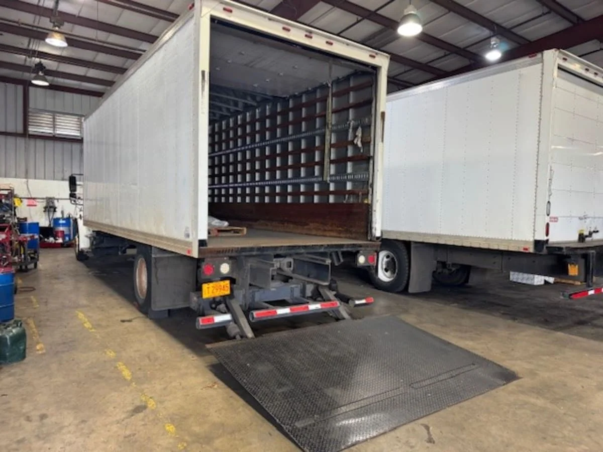 2015 Freightliner M2 106 in Kapolei, HI — photo 2