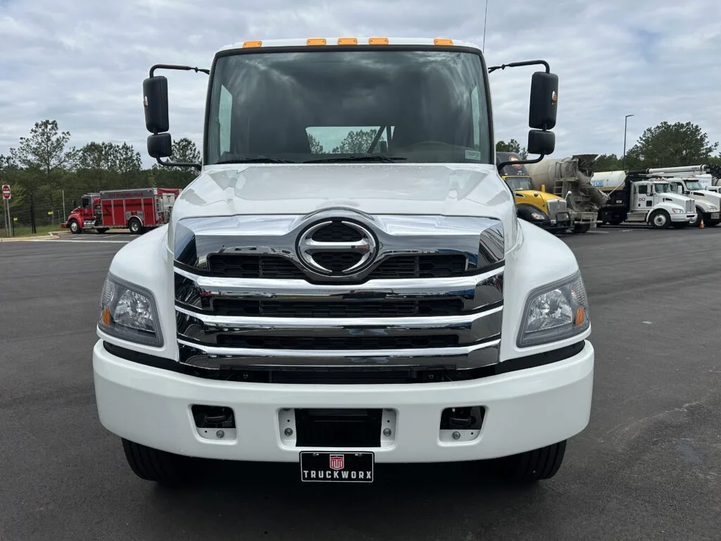 2027 Hino in Gulfport, MS — photo 2