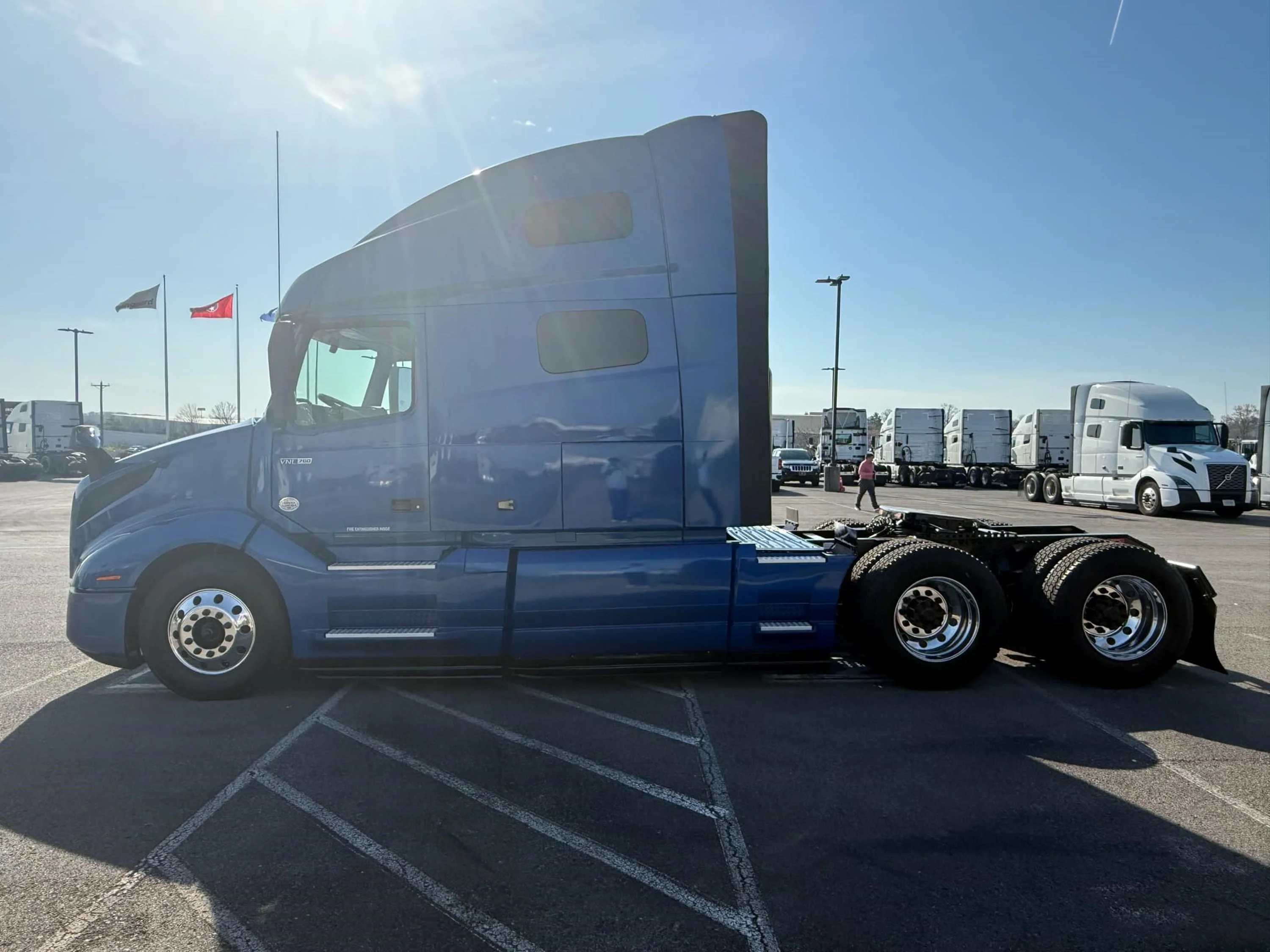 2021 Volvo VNL 760 - image 6