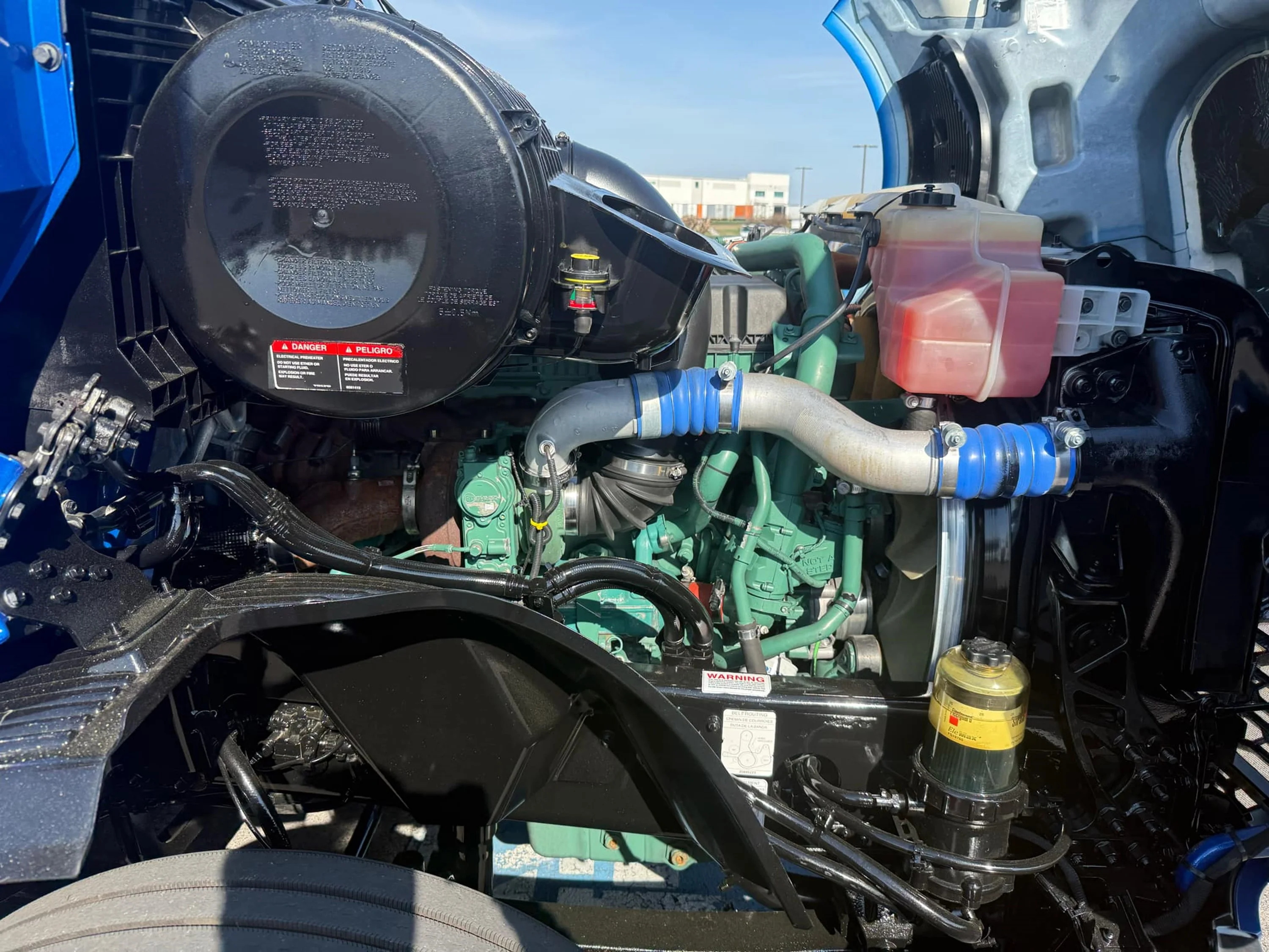 2021 Volvo VNL 760 - image 24