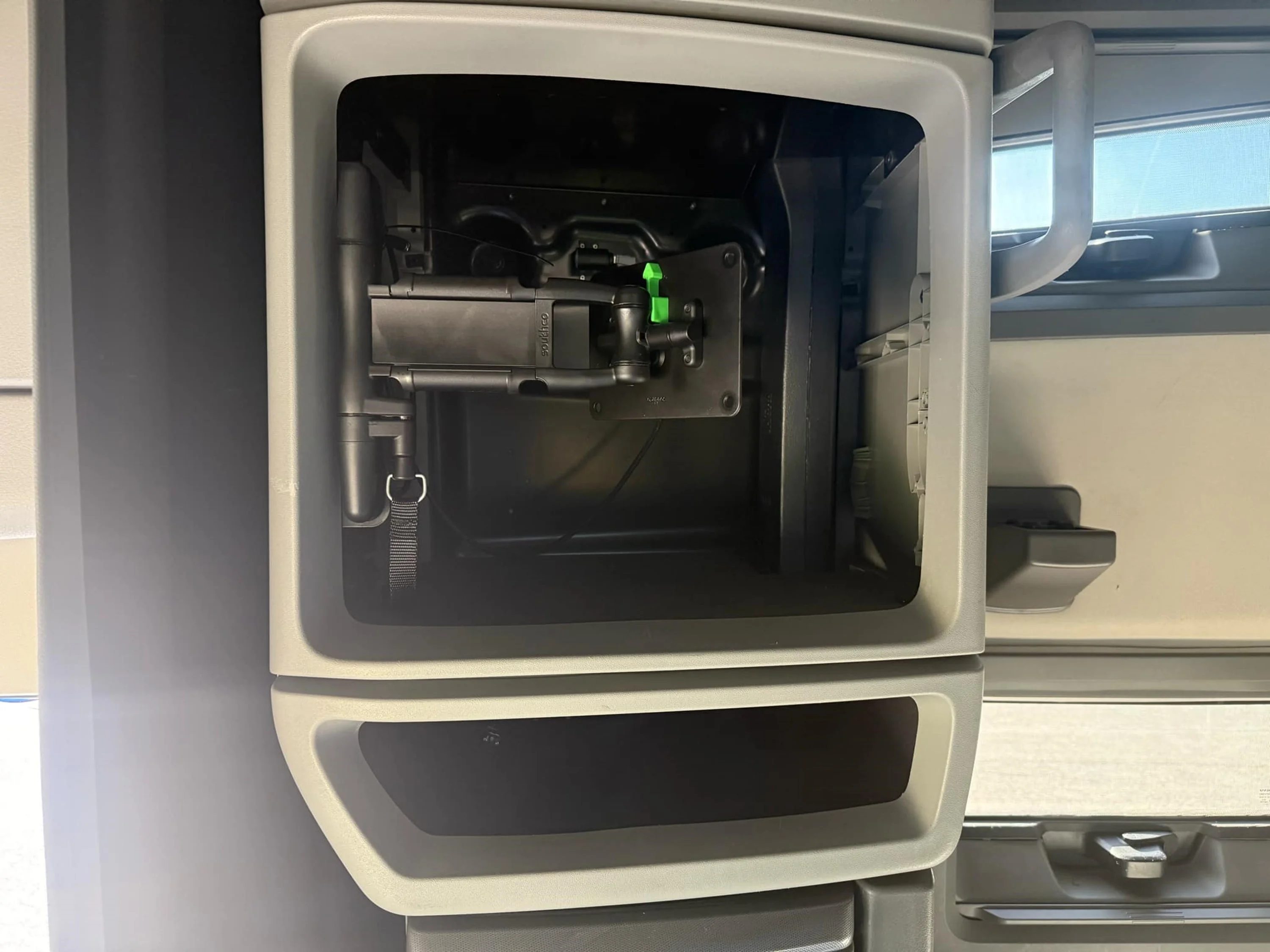 2021 Volvo VNL 760 - image 15