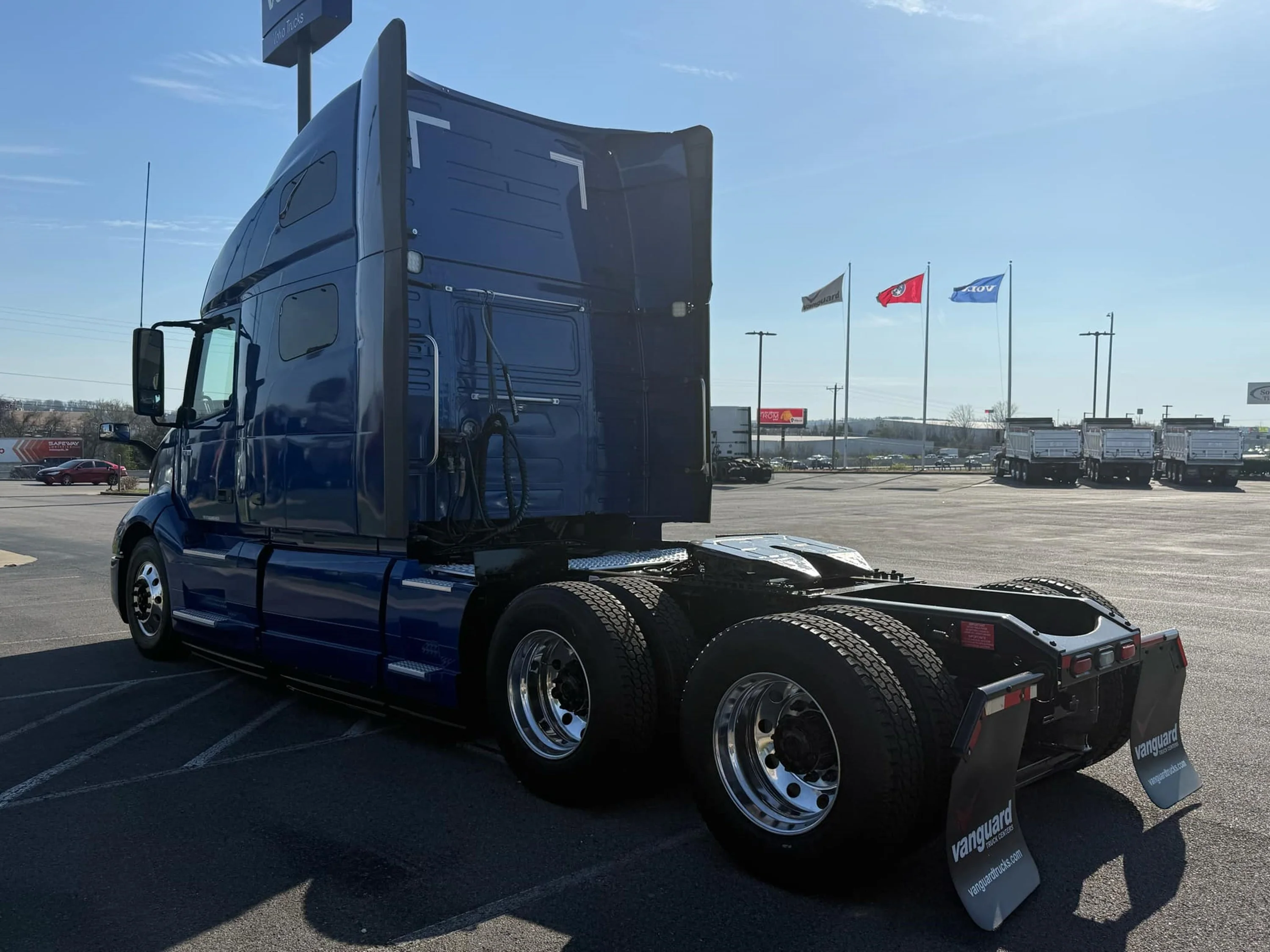 2021 Volvo VNL 760 - image 5