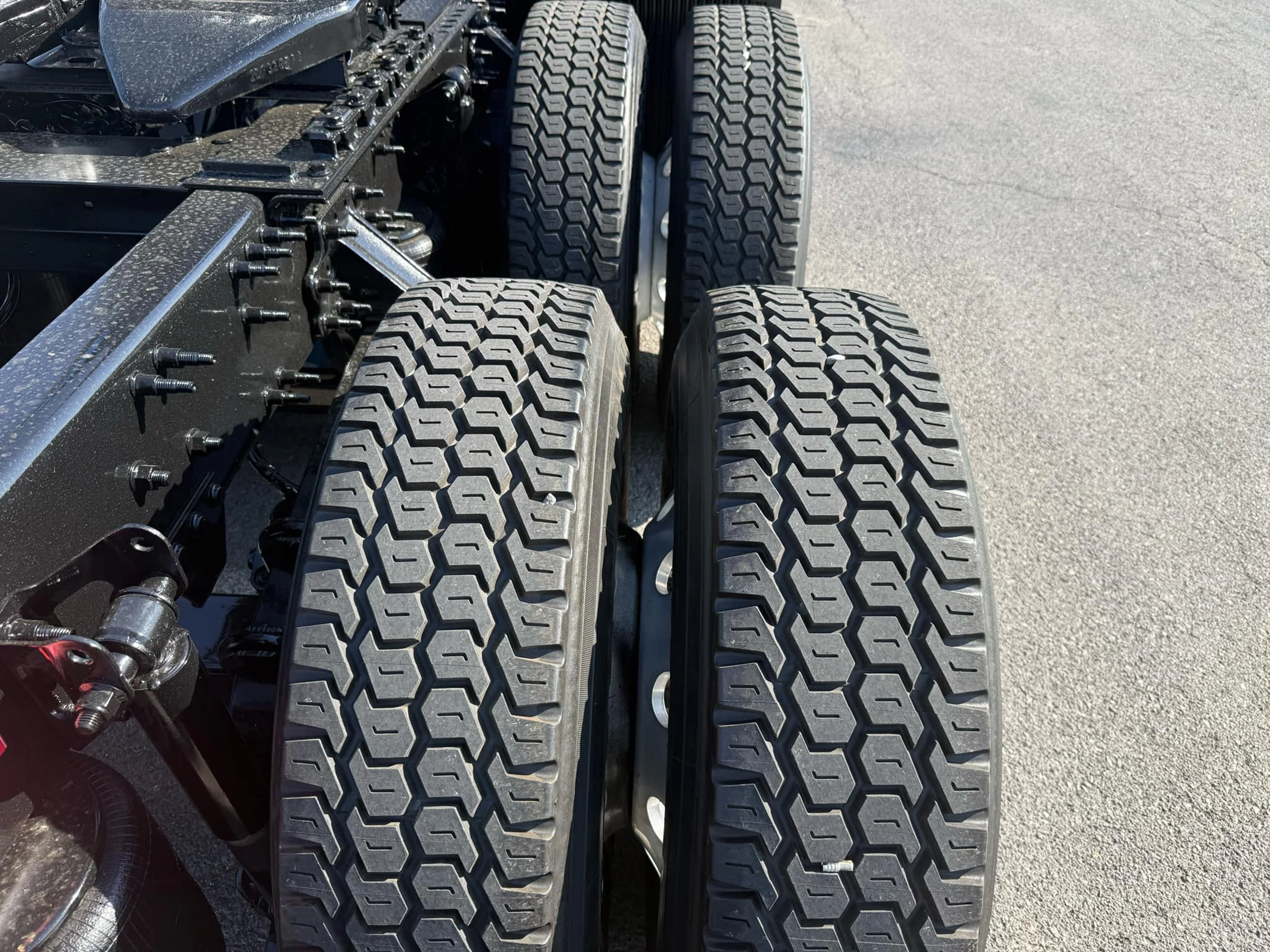 2021 Volvo VNL 760 - image 21